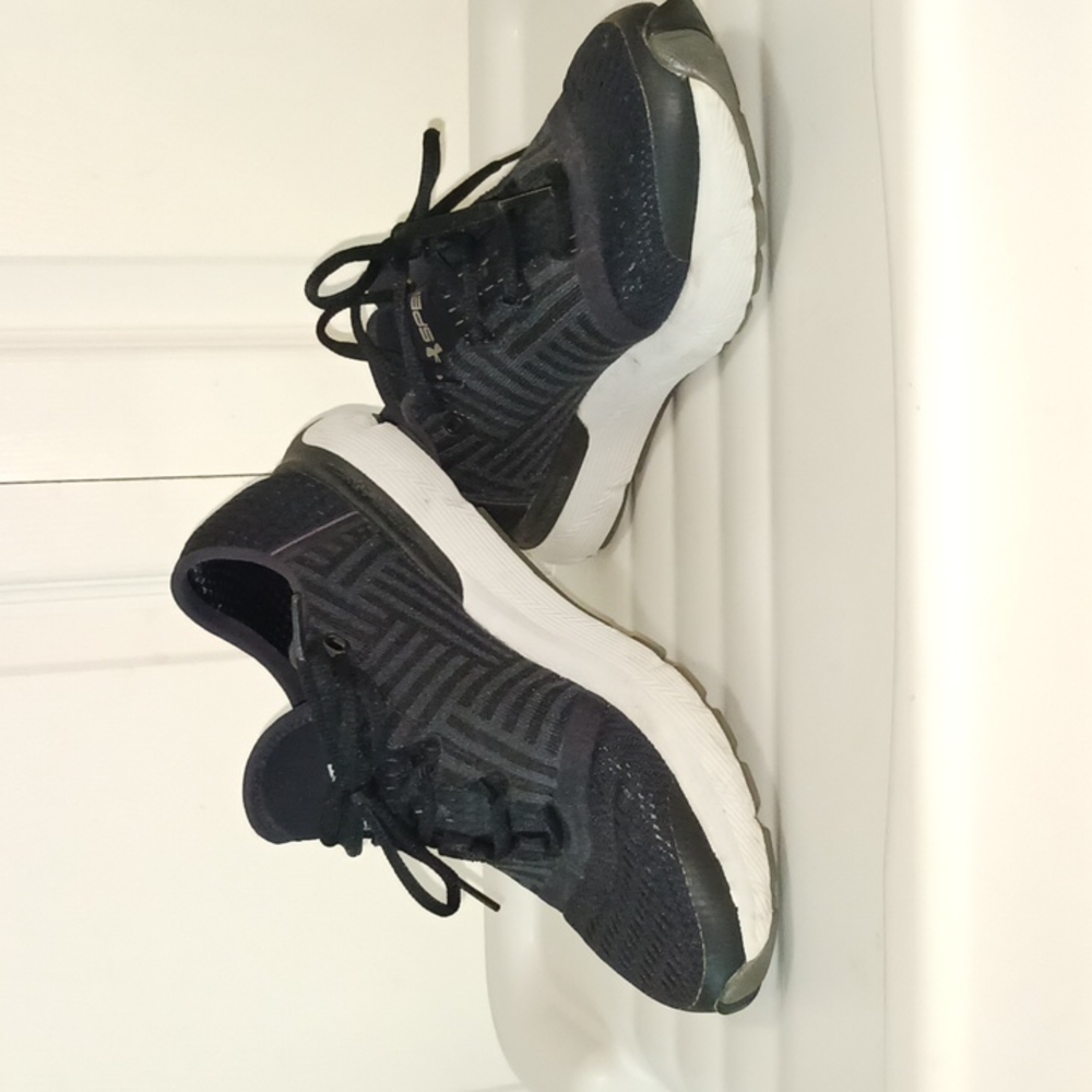 Under Armour "Speedform" tennis shoes running - 7.5